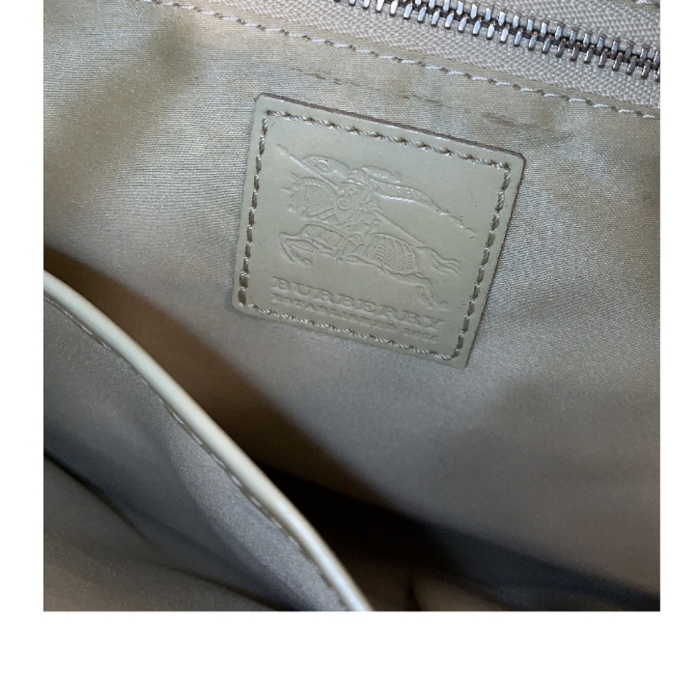 Elegant Light Grey Quilted Women's Bag - Picture 7 of 9